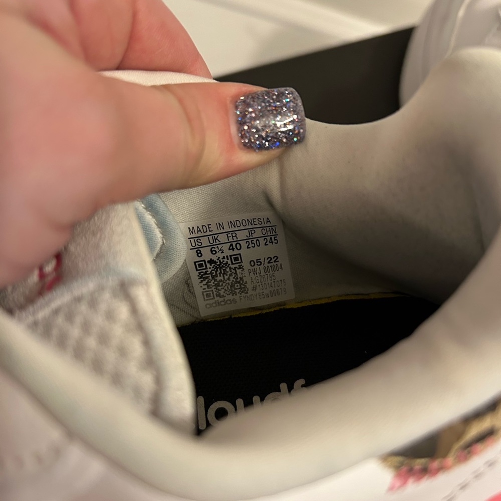 Adidas - Picture 13 of 14